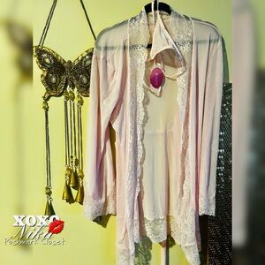 AVID LOVE Soft Pink Lace Robe Set - Size Medium